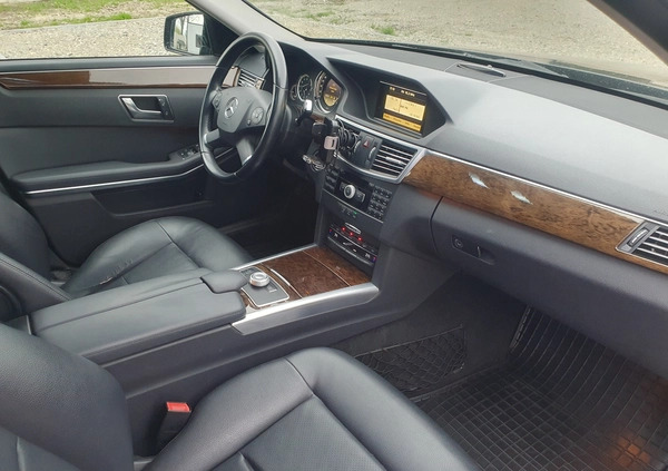 Mercedes-Benz Klasa E cena 52500 przebieg: 252000, rok produkcji 2012 z Włodawa małe 562